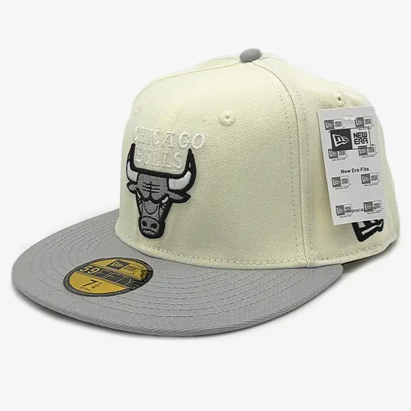 chicago-bulls-cap-bone-grey-webp-1 کلاه کپ رنگ کرم طوسی Chicago Bulls - تصویر 1